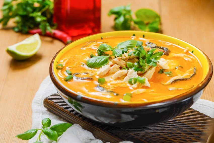 Куриный суп с лапшой и карри