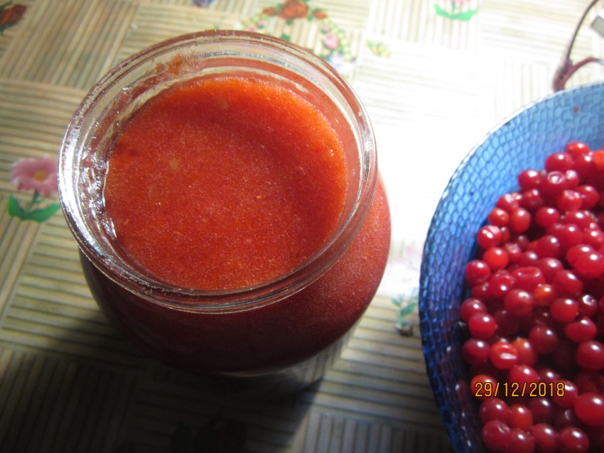 Тирольский пирог с клюквой