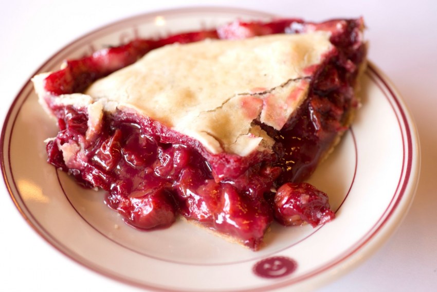 Пирог со свеклой и калиной