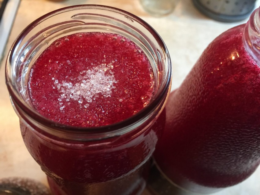 Заливной пирог с ягодами