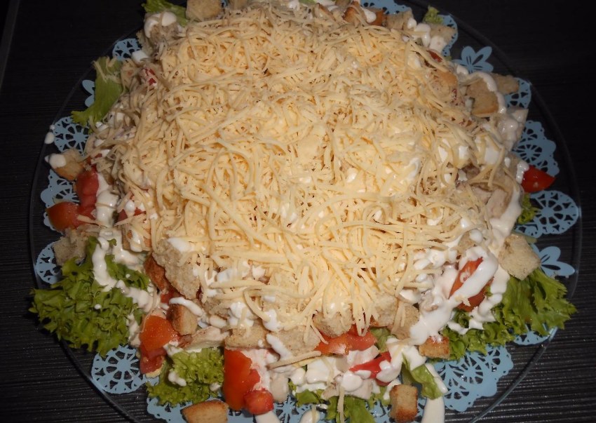 Цезарь с курицей сверху