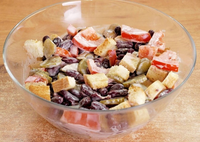 Салат с фасолью и кукурузой