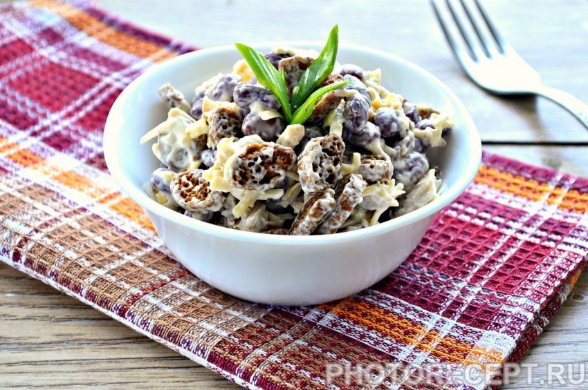 Стручковая фасоль с помидорами салат