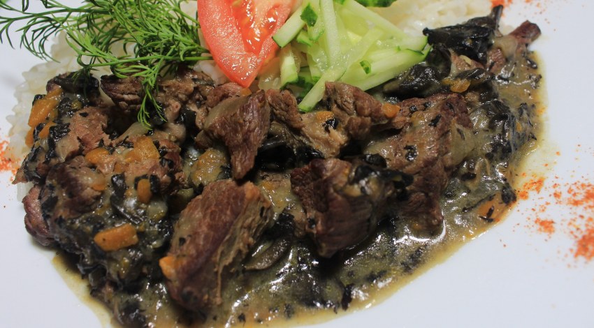 Куриные сердечки тушеные с овощами