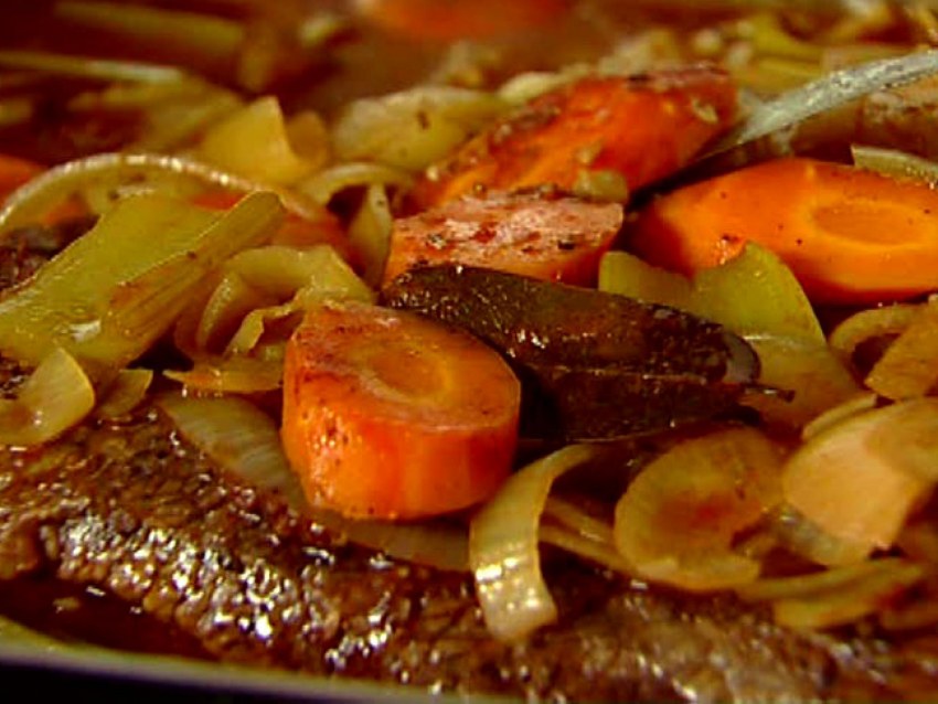 Куриная печень тушеная с овощами
