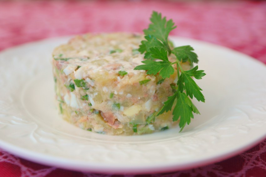 Салат с творогом и тунцом