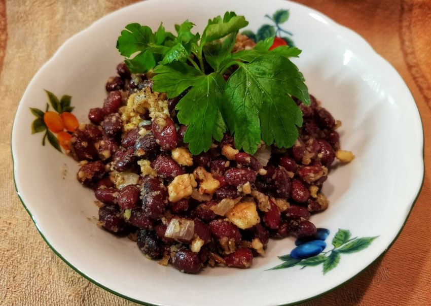 Лобио с орехами