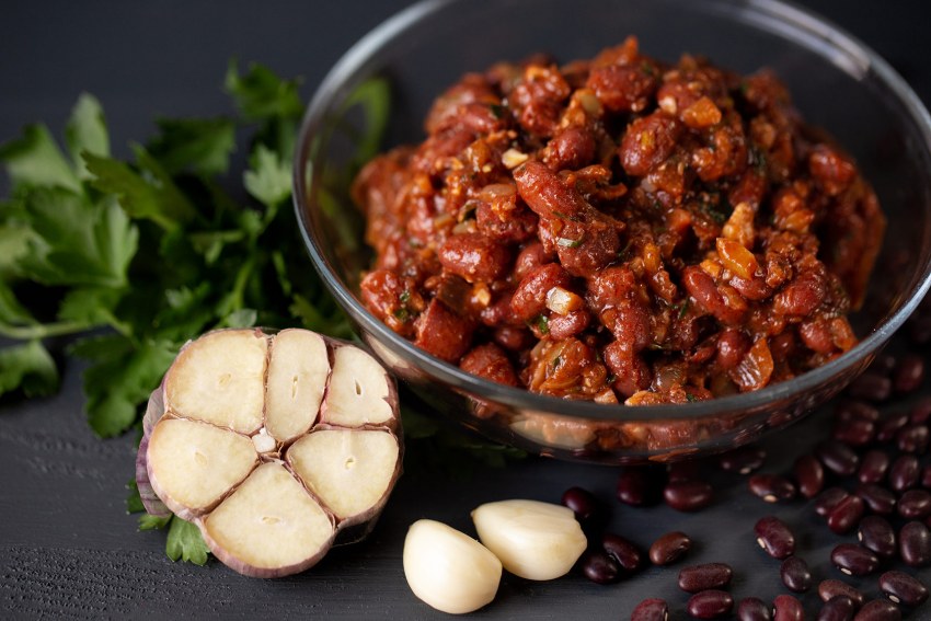 Салат с фасолью и грецкими орехами