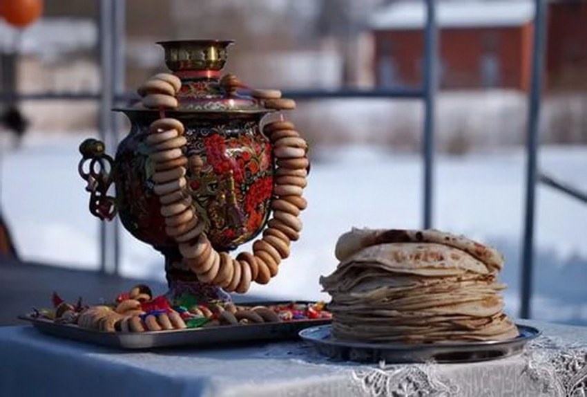Чаепитие с самоваром и баранками