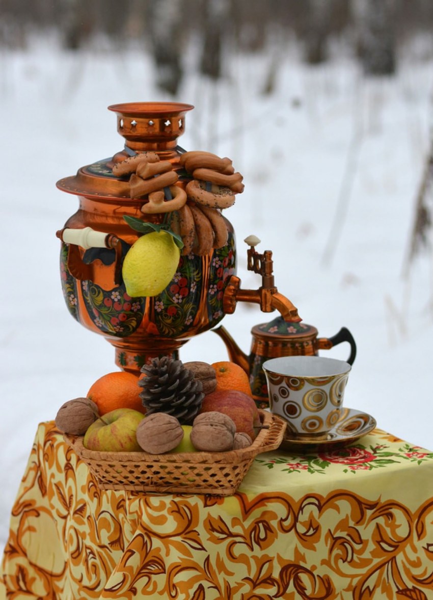 Самовар с сушками