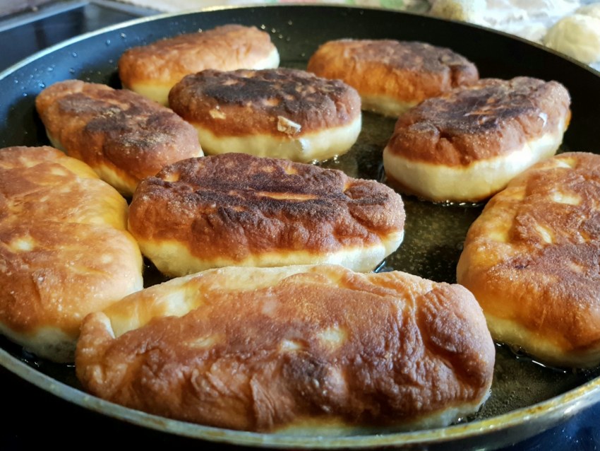 Пирожки жареные