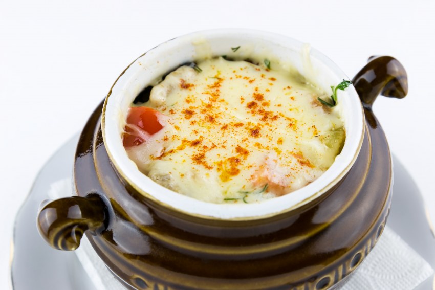 Мясо с грибами в горшочках