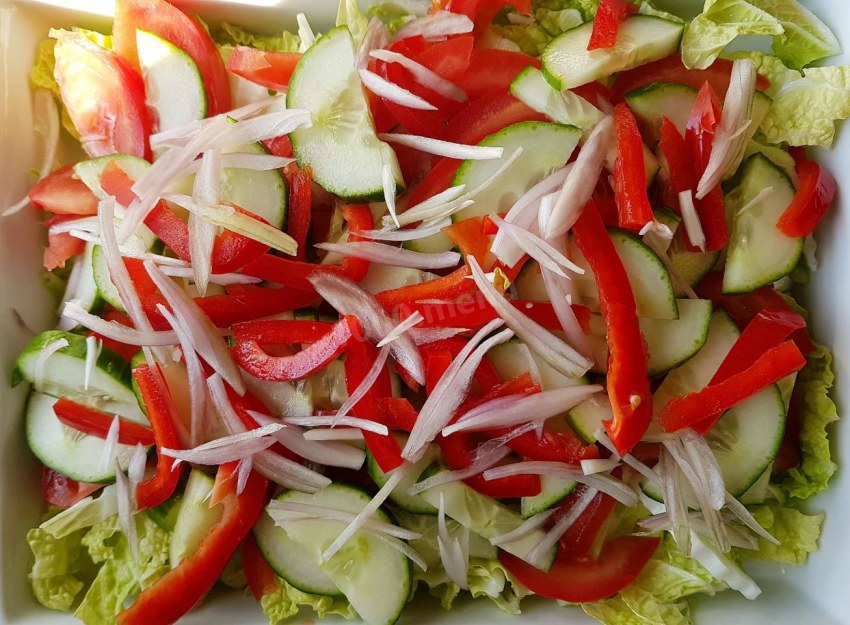 Салат болгарским перцем,огурцом,и пекинской капустой