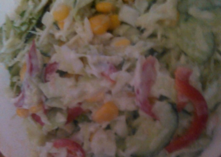 Салат с копчёной курицей и кукурузой
