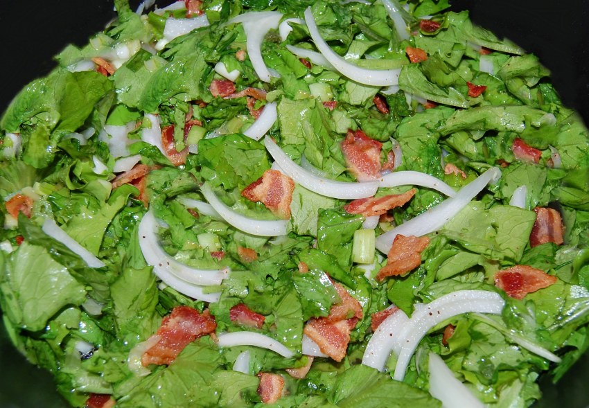 Салат Цезарь с курицей и беконом