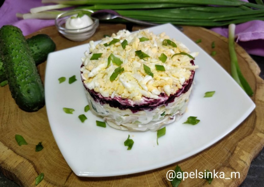 Салат с кальмарами и свеклой