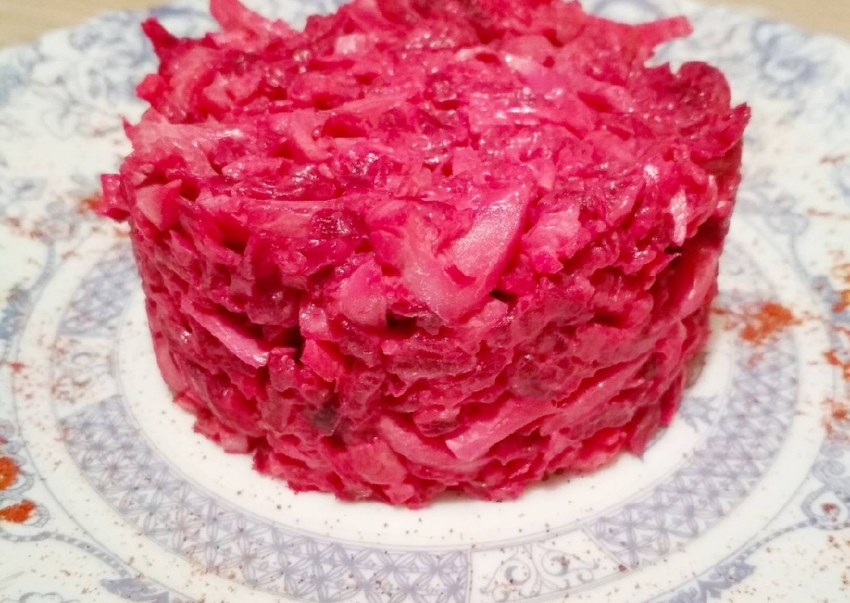 Салат с кальмарами свеклой и сыром