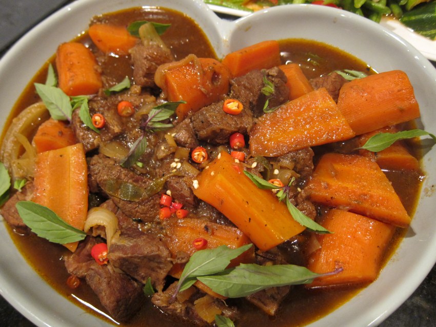 Говядина тушеная с овощами