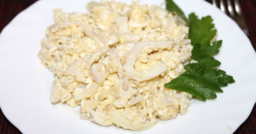 Салат с черносливом и курицей и грецкими орехами слоями