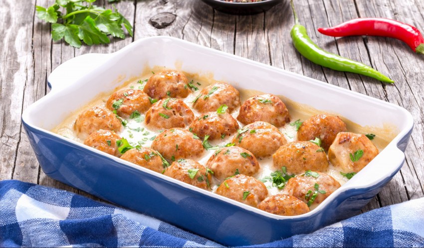 Куриные фрикадельки в сливочном соусе