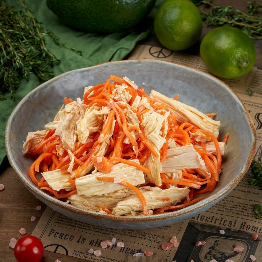 Салат с спаржей и корейской морковью