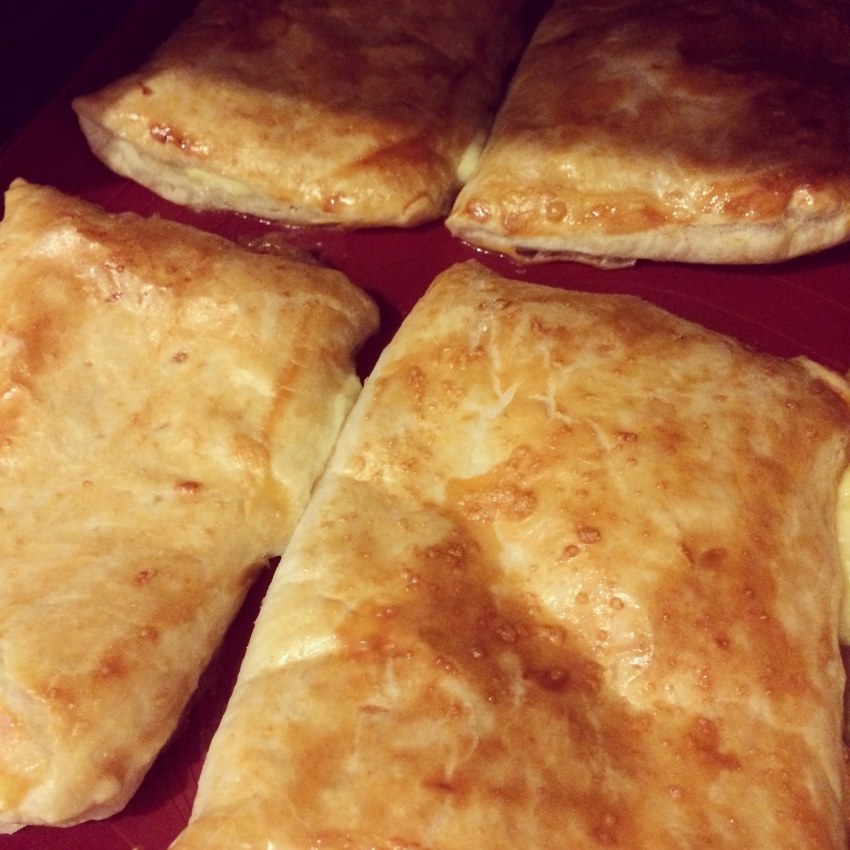 Хачапури из лаваша с творогом и сыром