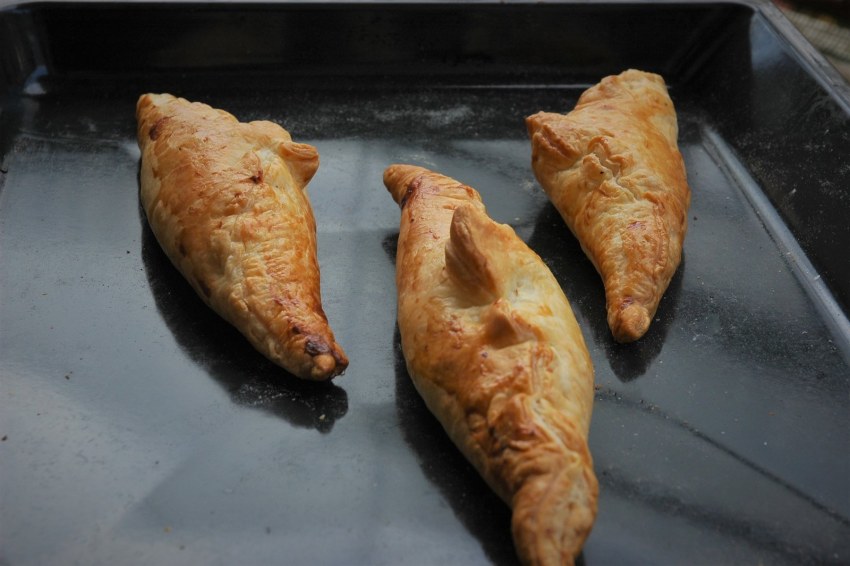 Ассорти слойки с мясом