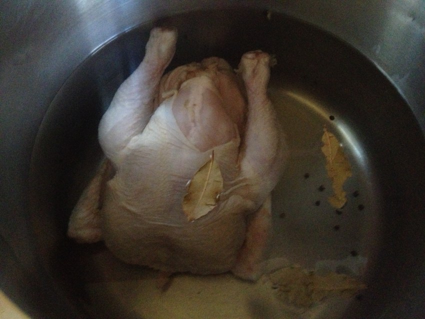 Тушёные бедра курицы