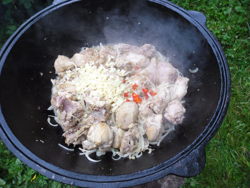 Куриные крылышки в казане