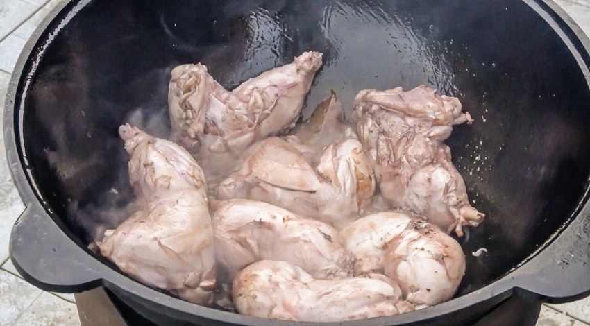 Чахохбили из курицы по-грузински в казане