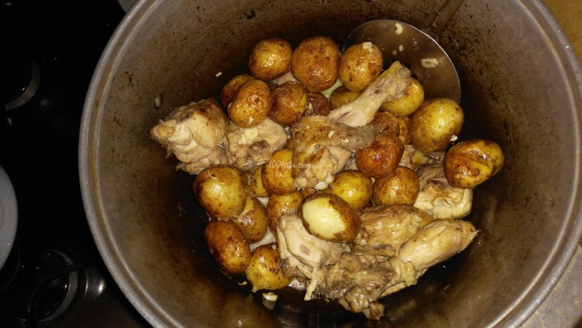 Плов с курицей в казане на плите рассыпчатый