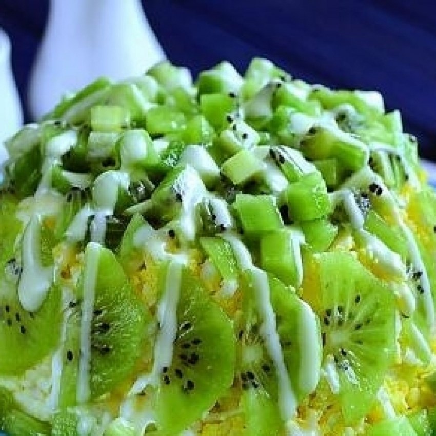 Салат с виноградом и киви курицей