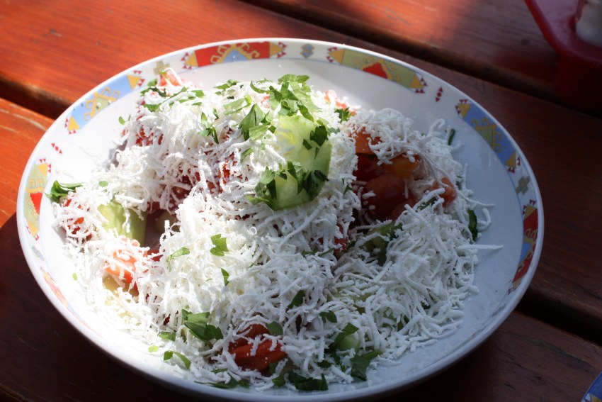 Салат с селедкой и яблоком
