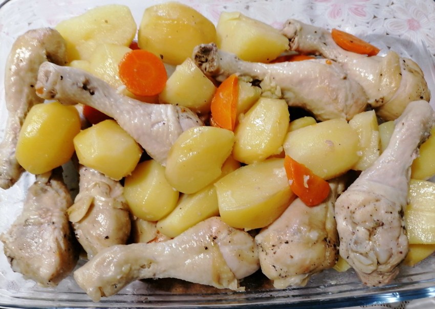Голень в рукаве с овощами