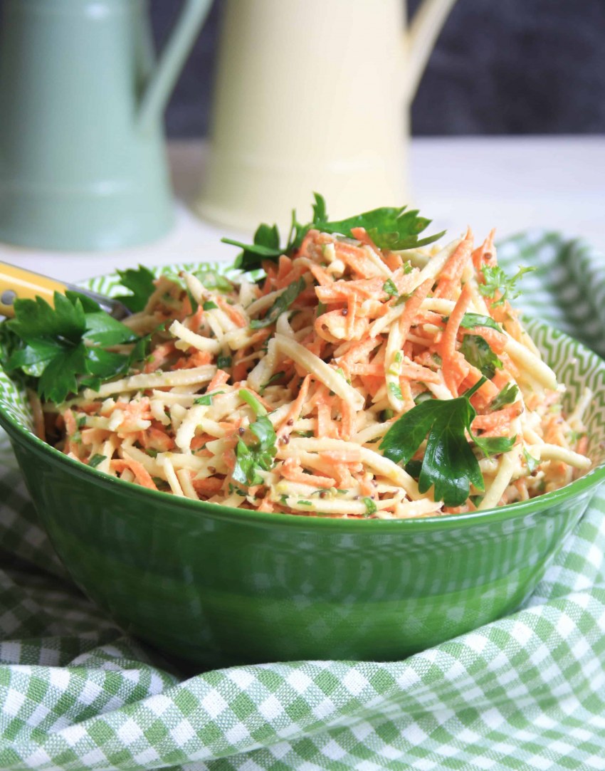 Салат из моркови и сельдерея