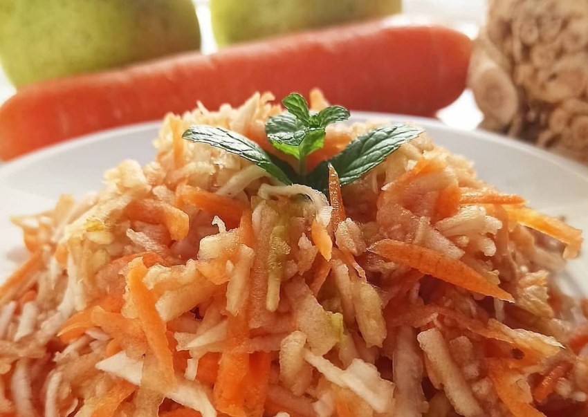 Морковно яблочный салат
