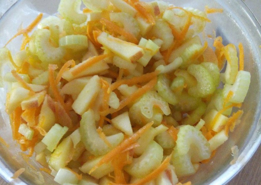Салат с сельдереем и морковью