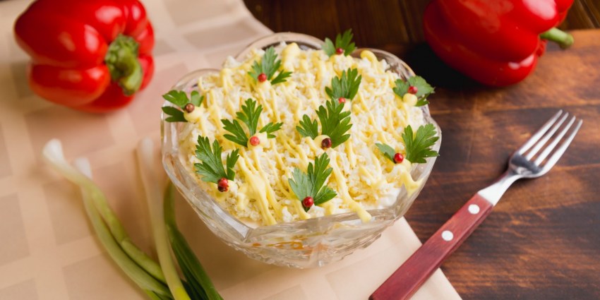 Слоёный салат с курицей