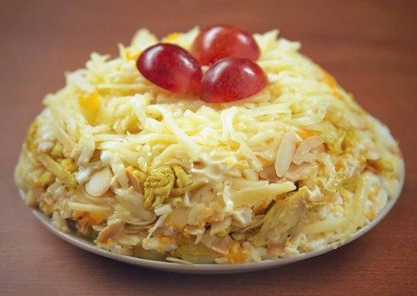Салат с черносливом,грибами и ку