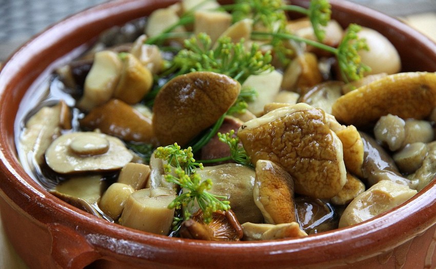 Грибочки маринованные