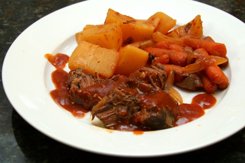 Соус с ребрышками и картошкой