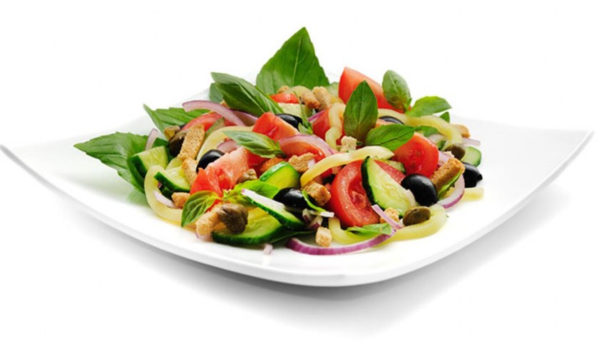 Овощной салат с курицей