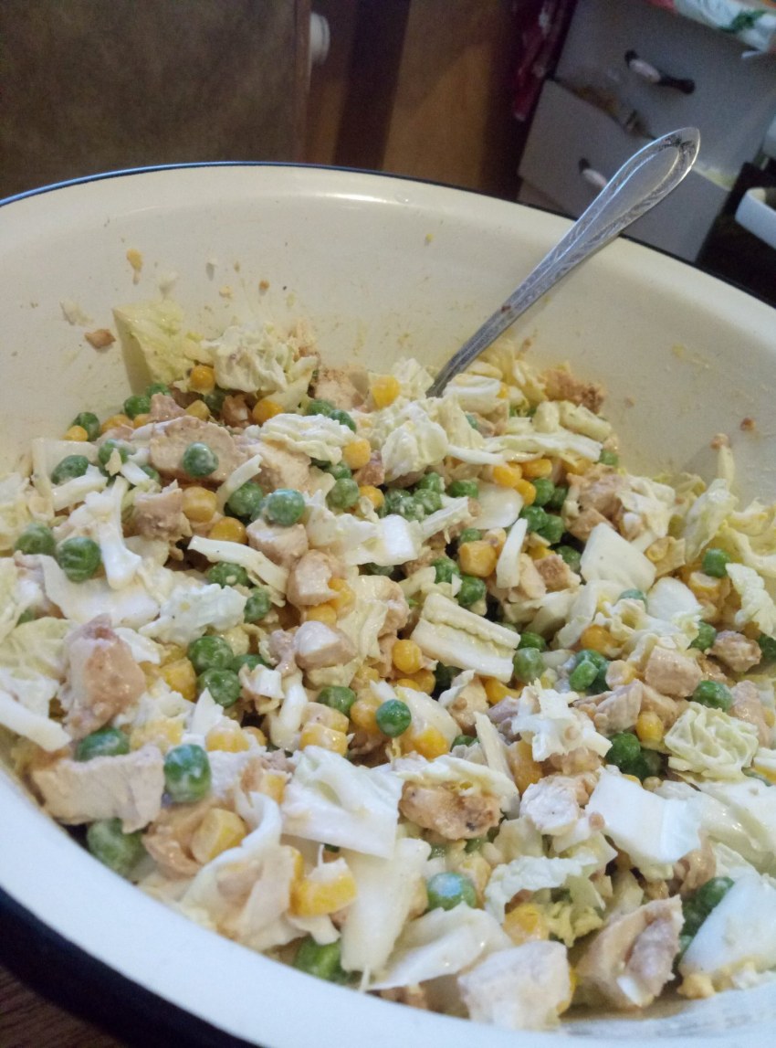 Салат с пекинской капустой кукурузой горошком