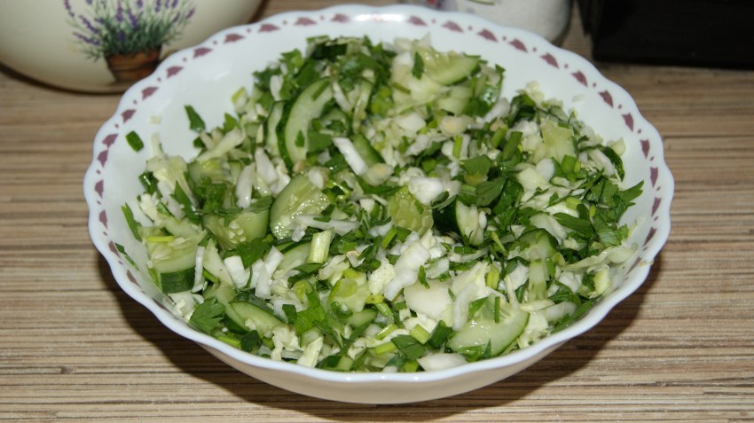 Салат из пекинской капусты с курицей
