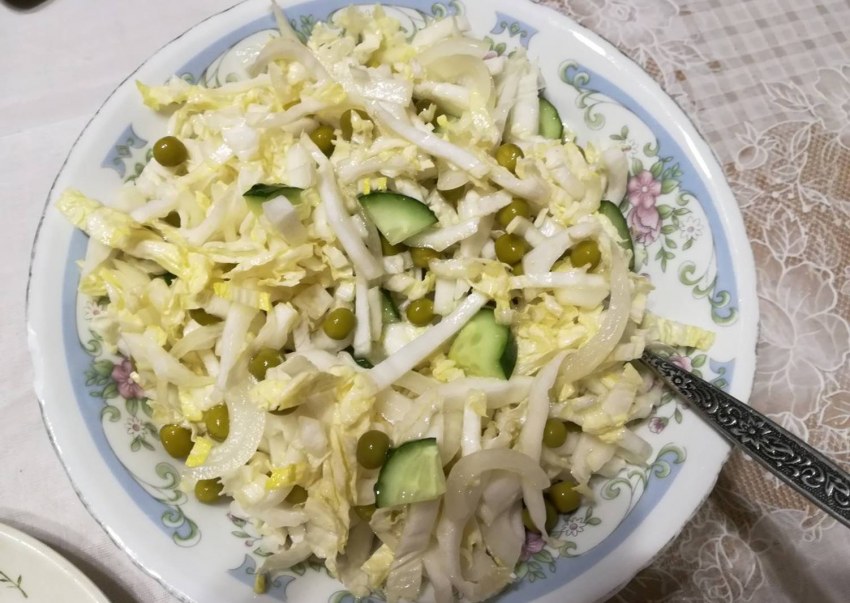 Салат с пекинской капустой и куриной грудкой