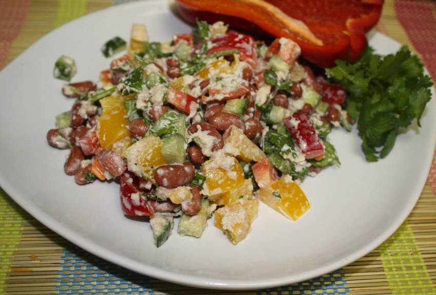Салат с фасолью и мясом