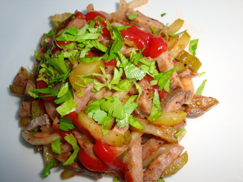 Салат с языком и овощами