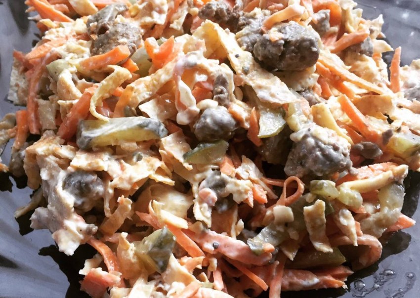 Салат Обжорка с куриной печенью