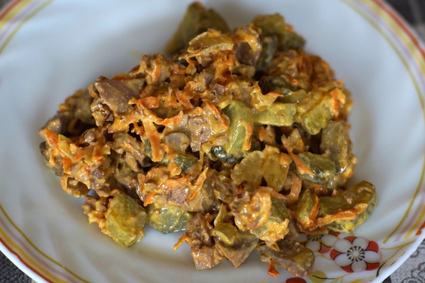 Салат Зимушка с куриной печенью и корейской морковью