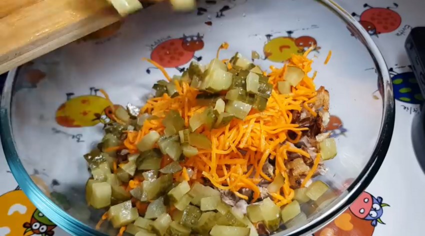 Обжорка с печенью и солеными огурцами